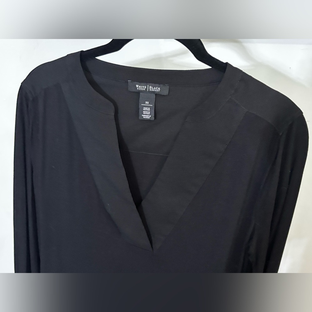 White House Black Market Silky V-neck Minimalist Black Blouse LS Shell XS